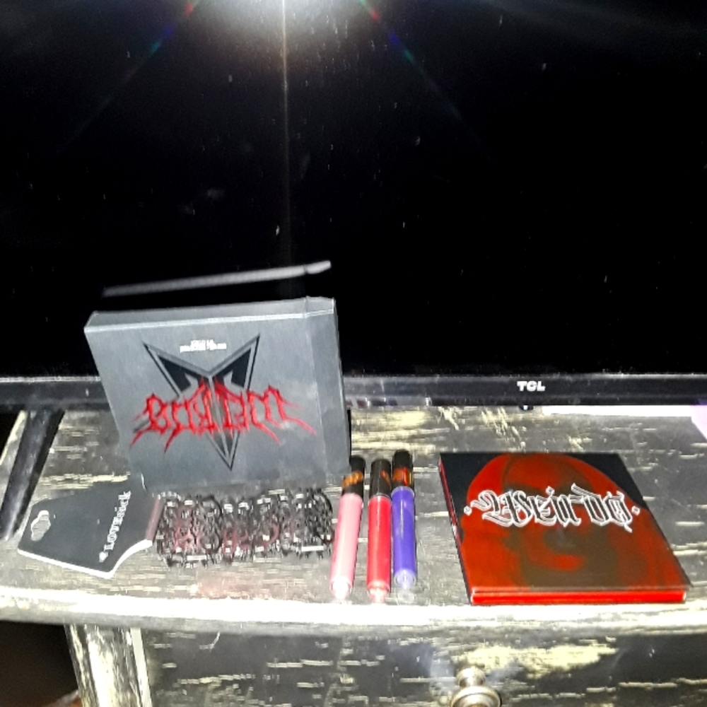 Brand new Goth makeup bundle Jeffree Star weirdo, blackcraft + bracelet